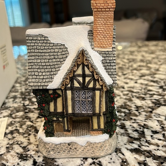 David Winter Cottages Scrooge’s School SIGNED! - Picture 5 of 10